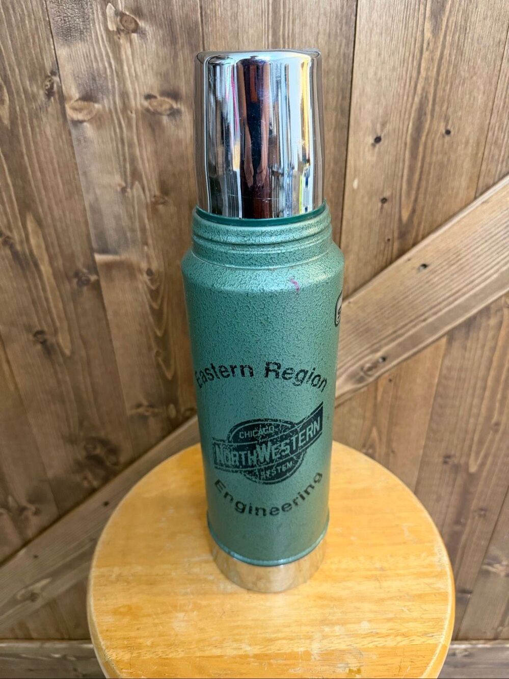 VTG Aladdin Stanley Thermos Chicago North Western Railway C&NW Engineering (9335